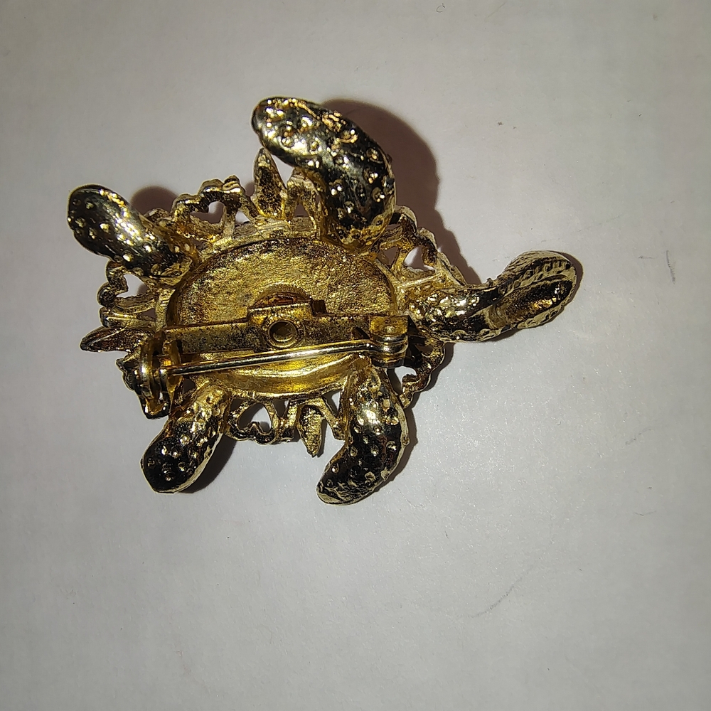 Vintage Gold Tone Turtle Brooch with Carved Floral Center - Picture 4 of 6